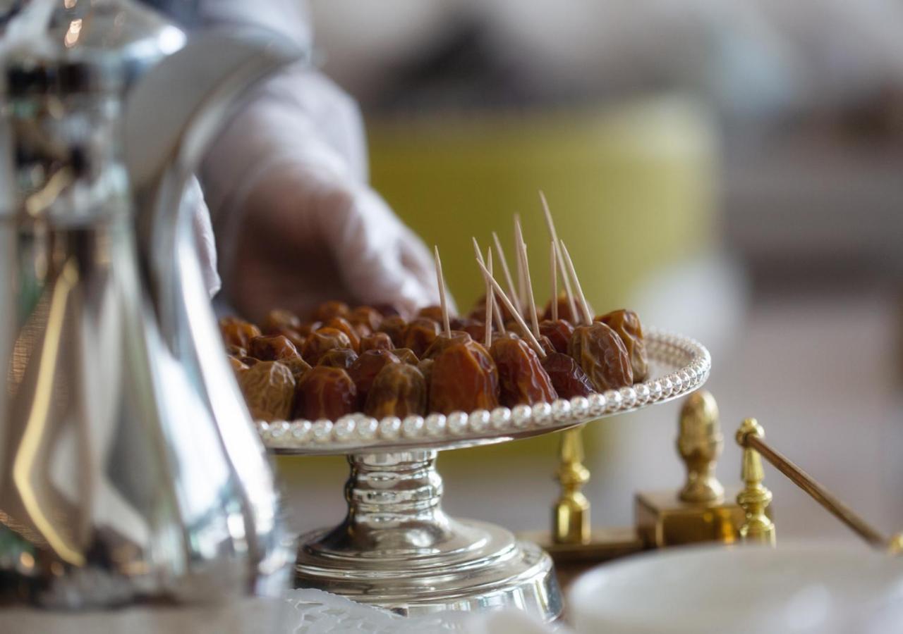 Holiday Suites Al Azizia Mekka Eksteriør bilde Dates are a traditional food in the Middle East.