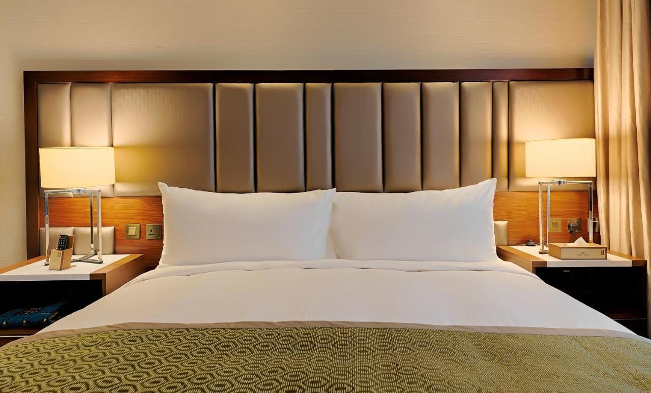 Holiday Suites Al Azizia Mekka Eksteriør bilde A guest room at the hotel