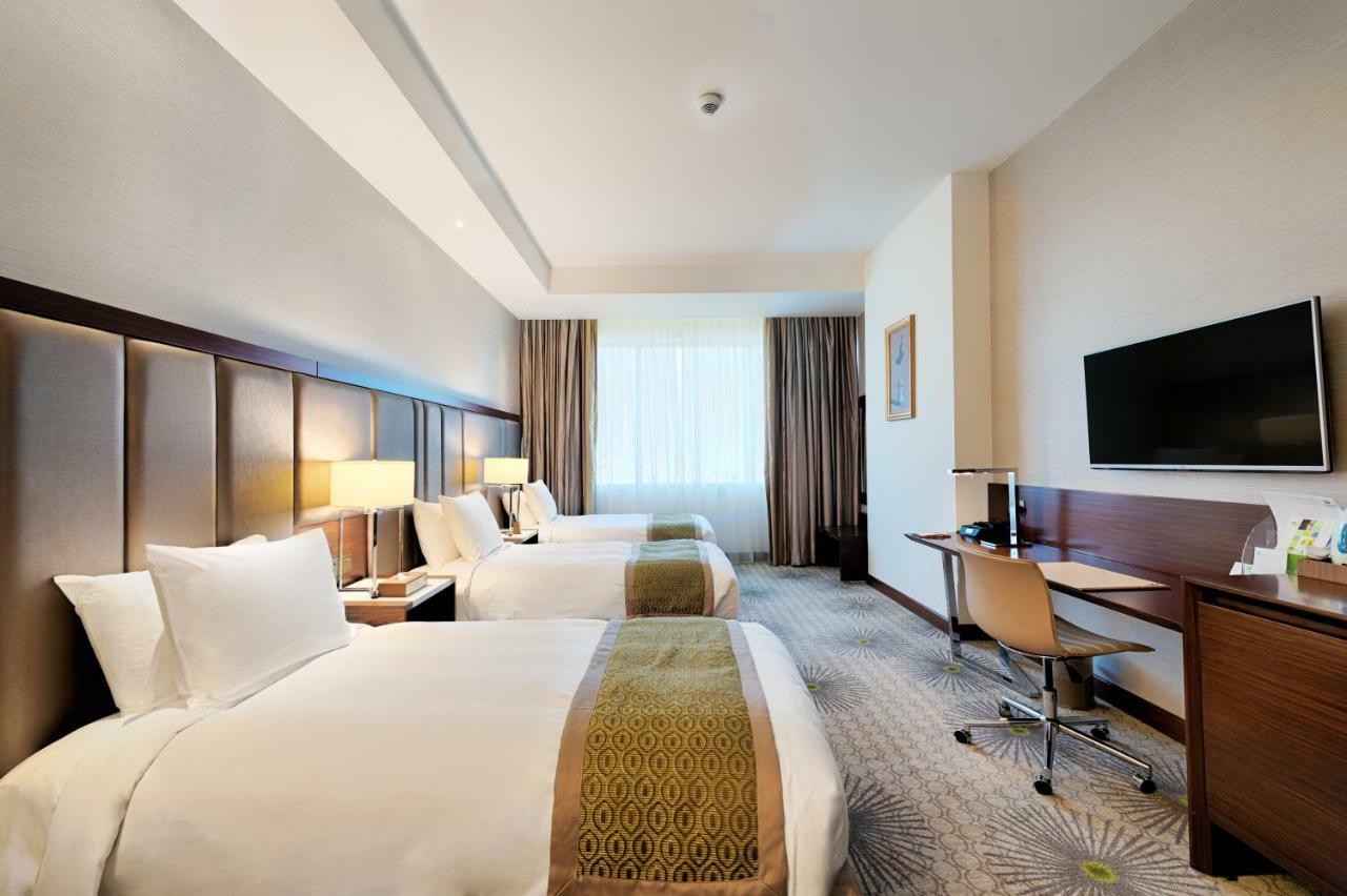Holiday Suites Al Azizia Mekka Eksteriør bilde A room at the hotel