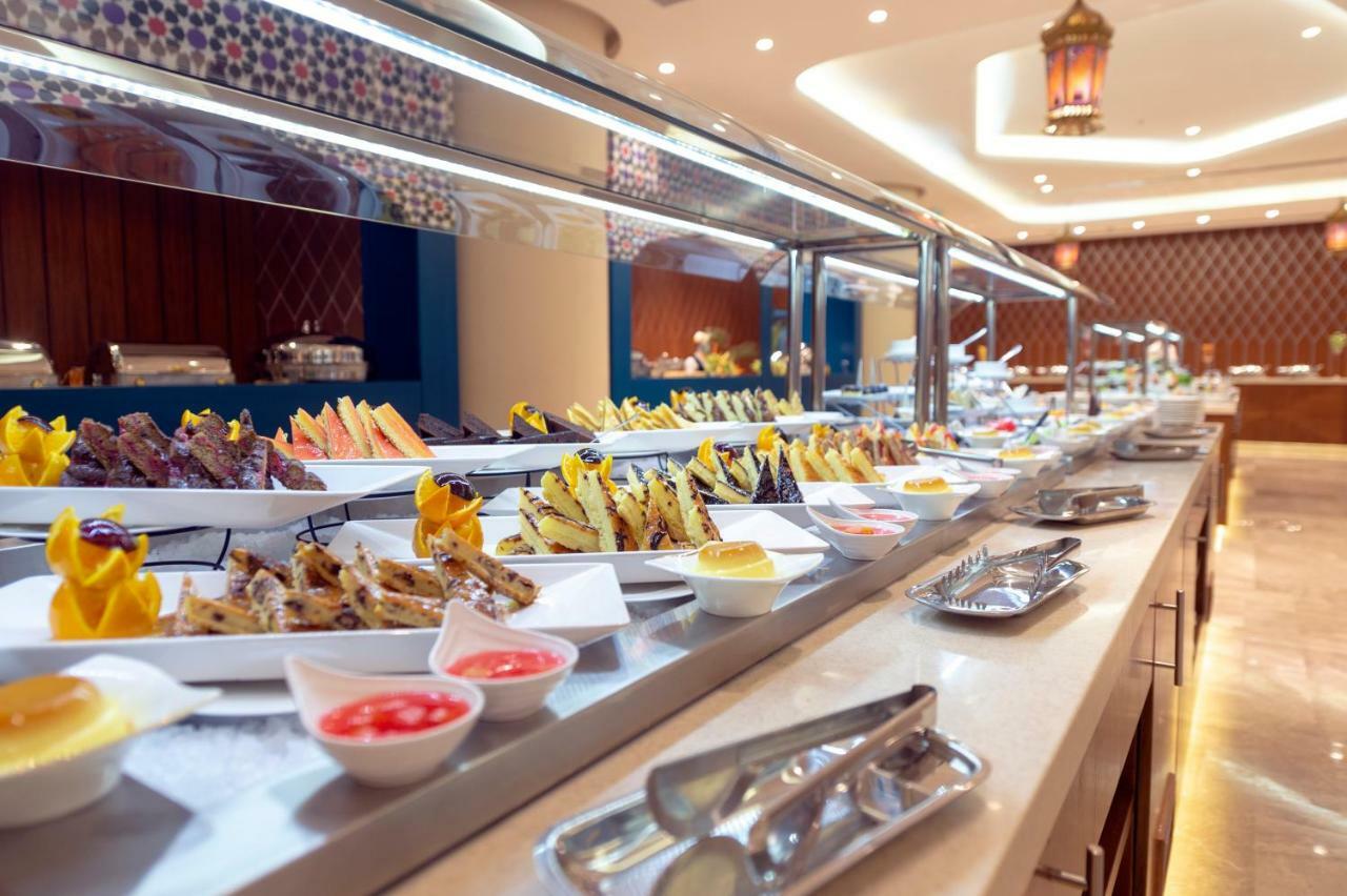 Holiday Suites Al Azizia Mekka Eksteriør bilde Buffet at the hotel